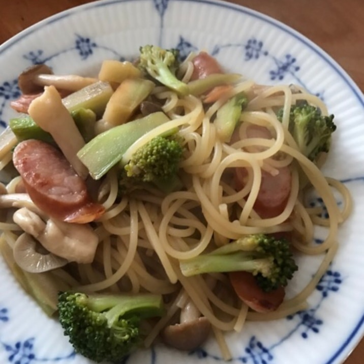 ウインナーとしめじ ブロッコリーの和風パスタ レシピ 作り方 By ボンド子 楽天レシピ